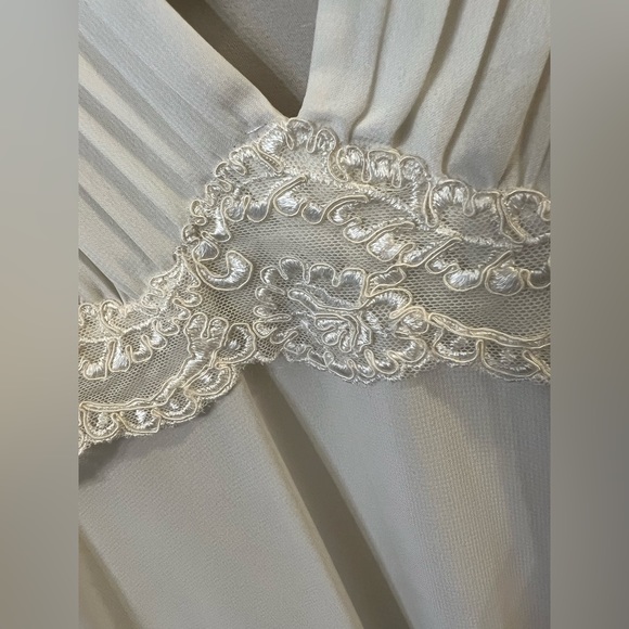 NWOT Jones New York, Ivory nightgown. - Picture 4 of 7